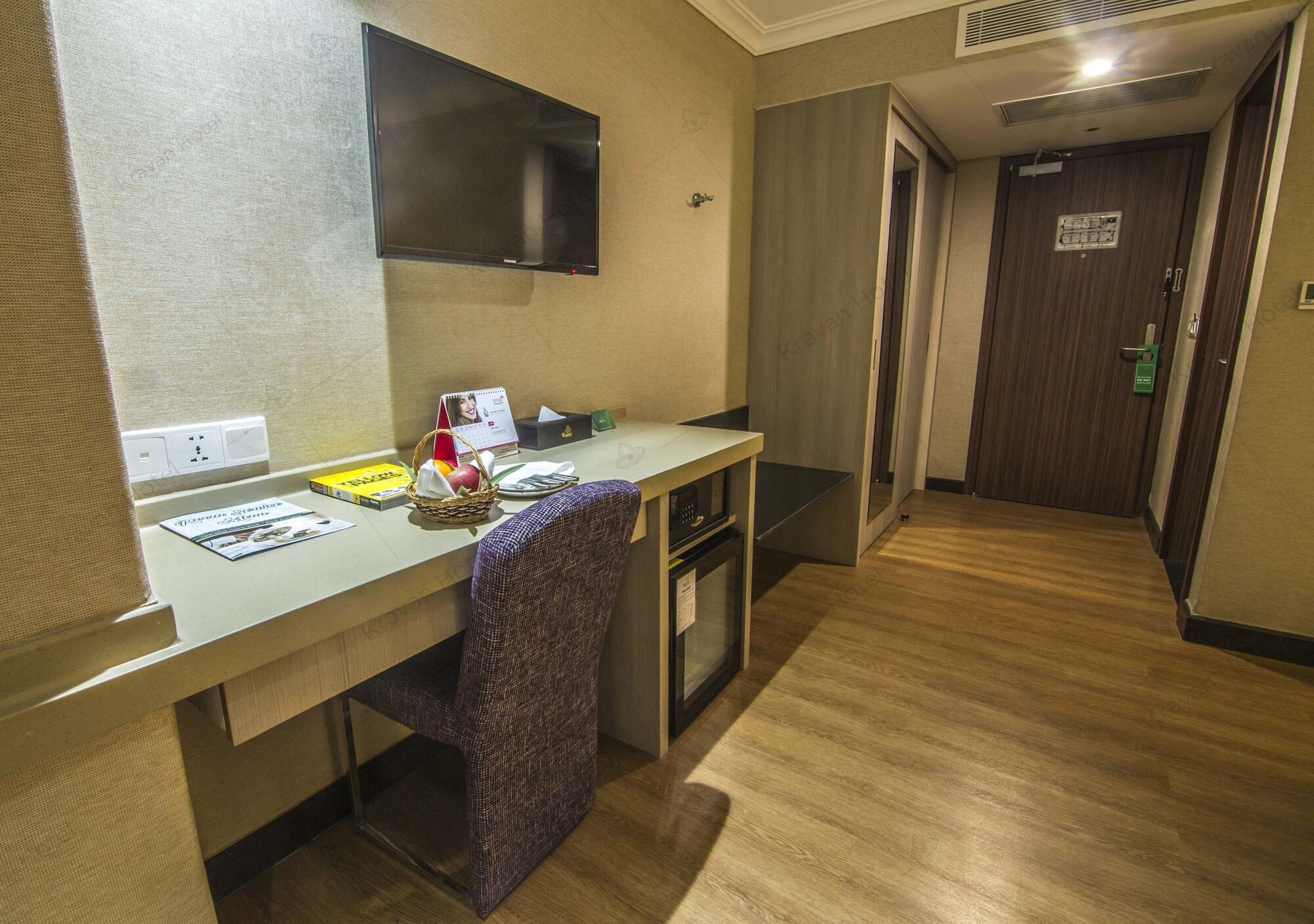 Kravan Hotel Phnom Penh Exterior photo